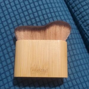 Beauty By Earth Self Tanner Blending Body Brush
